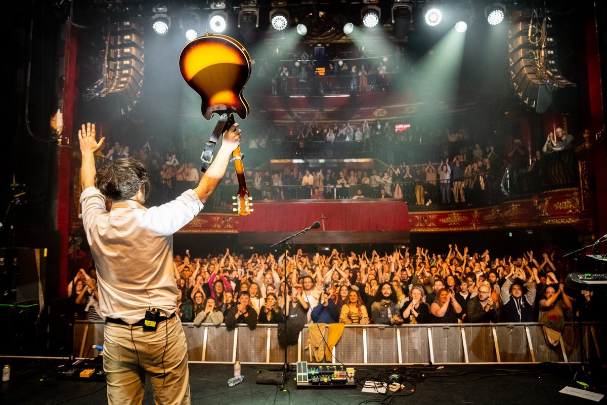 The European leg of our tour kicks off this weekend and there are a few tickets left as we head to France, Netherlands, Germany, Poland, Czechia, Austria and Belgium! Grab yours now and let’s have a good ol’ singalong 🎤 amber-run.com/live