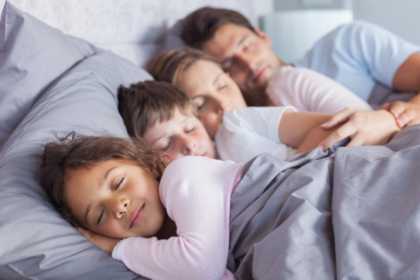 Clarayagu's tweet photo. Por qué me gusta dormir con mis hijos, aunque ya no sean bebés https://t.co/NkSVe5HtGr https://t.co/SLtq264L0X