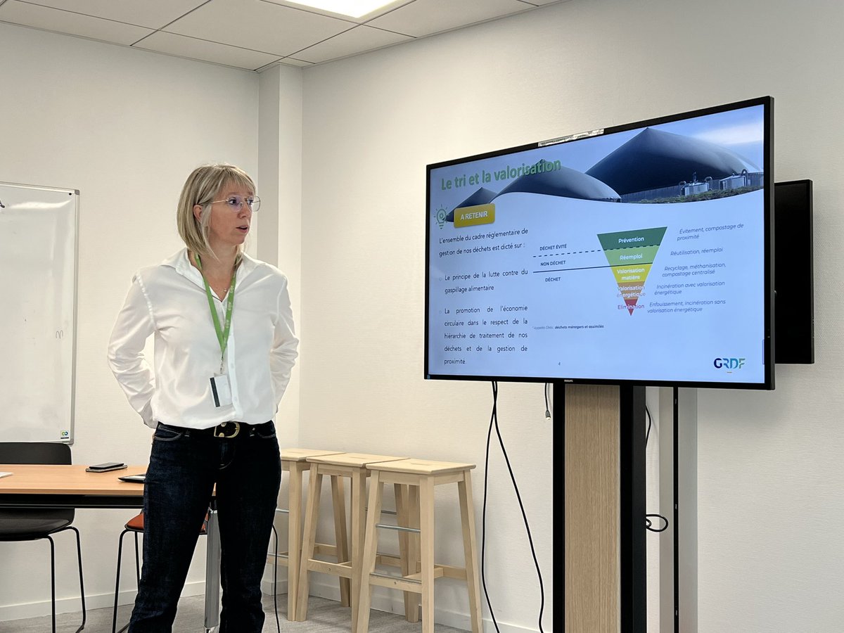 Petit’dej <a href="/AssoCLE7/">CLE7</a> animé par les équipes <a href="/GRDF/">GRDF</a> sur le thème de la #méthanisation des #biodéchets. Au final production de #bioGNV #biogaz et de compost. <a href="/BiogazVallee/">Biogaz Vallée®</a>