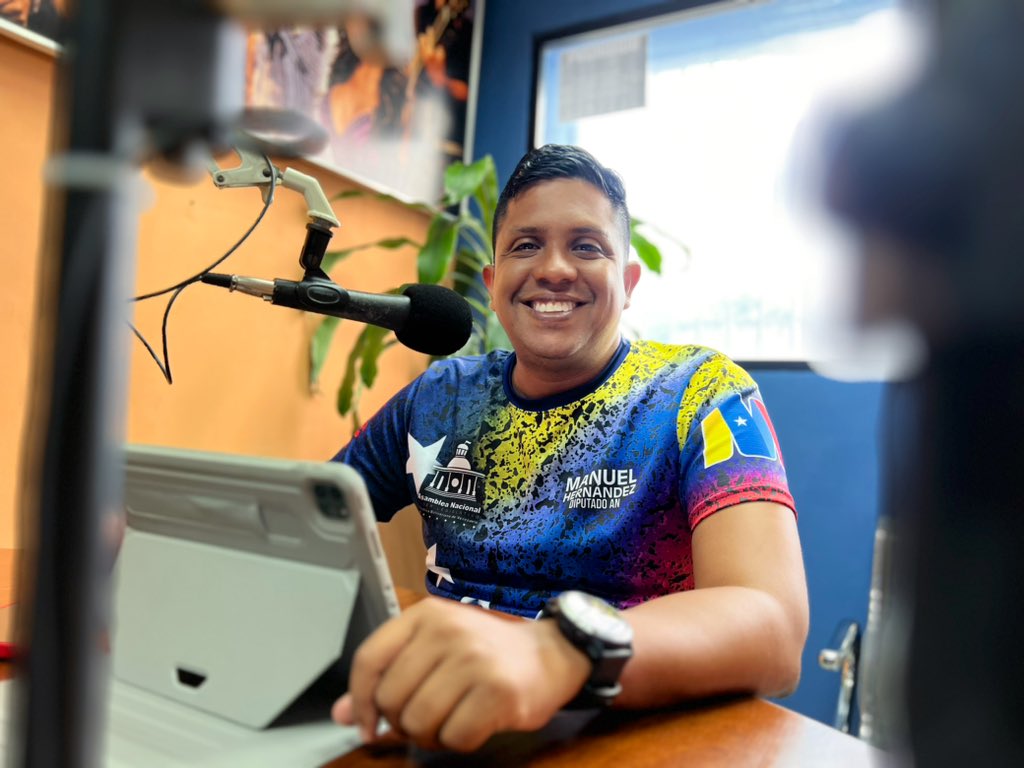 Manueljuventud2's tweet photo. #9May Hoy tuvimos un buen programa #Parlamentando, hicimos balance de las noticias nacionales y regionales y conversamos vía telefónica con el diputado a la @Asamblea_Ven Rodolfo Crespo para hablar sobre la Ley de Atención Integral a Personas con TEA y sobre las declaraciones del ex alcalde de El Tigre Ernesto Paraqueima #MaduroMásPueblo