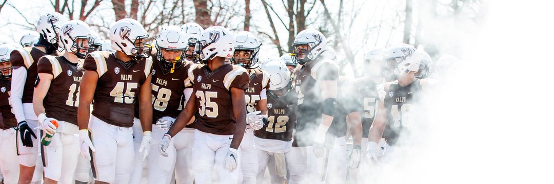 #AGTG After a great conversation with <a href="/Coach_Symmes/">Matthew Symmes</a>, I am blessed to receive my first D1 offer from Valparaiso University!  <a href="/valpoufootball/">Valpo Football</a> @CoachVanAsperen @SealyTigersFB <a href="/CoachKIRTON/">Joshua Kirton</a> <a href="/Coach_Quiroz/">Erick Quiroz, M.S. Business</a> <a href="/CochCRuthers/">Chris Carruthers</a>