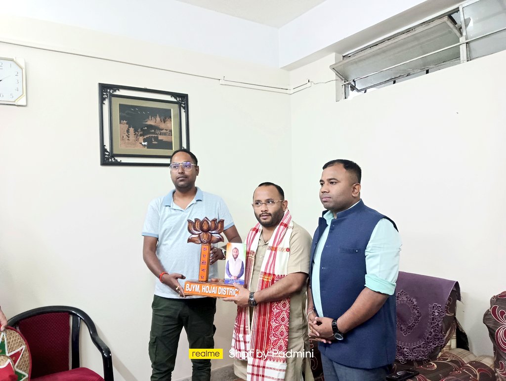 Padminisahu7's tweet photo. @BJP4Assam প্ৰদেশৰ সন্মানীয় সাধাৰণ সম্পাদক শ্ৰদ্ধাৰ @idipluranjan দাদাৰ সৈতে এখন্তেক ।
#BJPForAssam
#YouthCanLead #BJYM https://t.co/APTZVN7Cb5