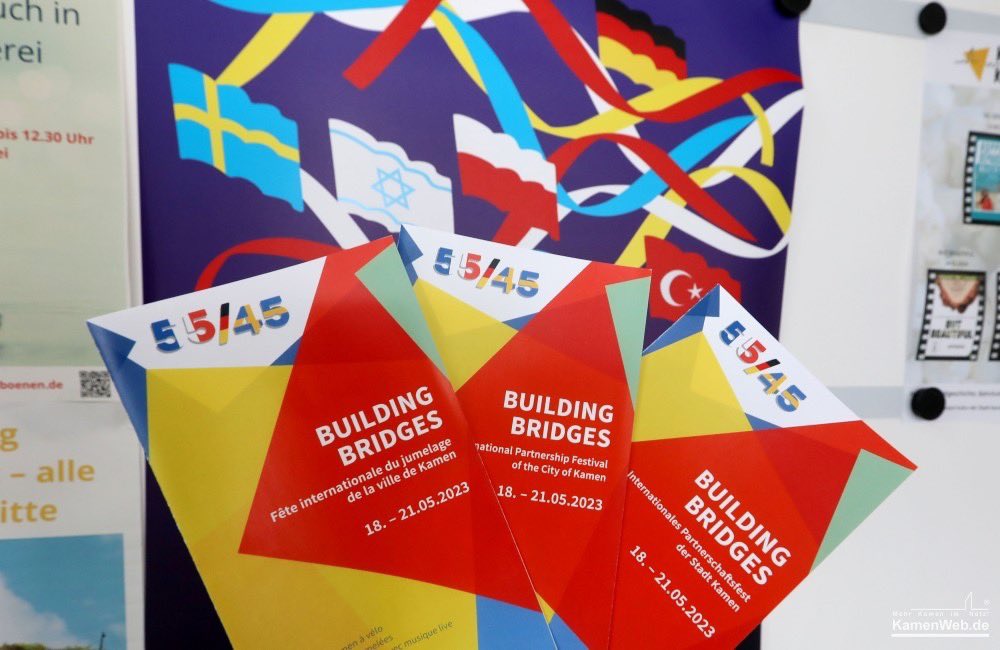 KamenWeb's tweet photo. 🇸🇪 🇫🇷 #Partnerschaftsfest bietet viele Gelegenheiten für Begegnungen 🔗 https://t.co/WKCfWwfudv
Alle Nachrichten unter ➡️ https://t.co/kuG2JiTeob #Kamen #KamenWeb #MarktKamen #MeinKamen #D59174 #GlückAuf #KamenLiebe #News #KreisUnna #KamenerOriginal https://t.co/i9pwbQzj9J
