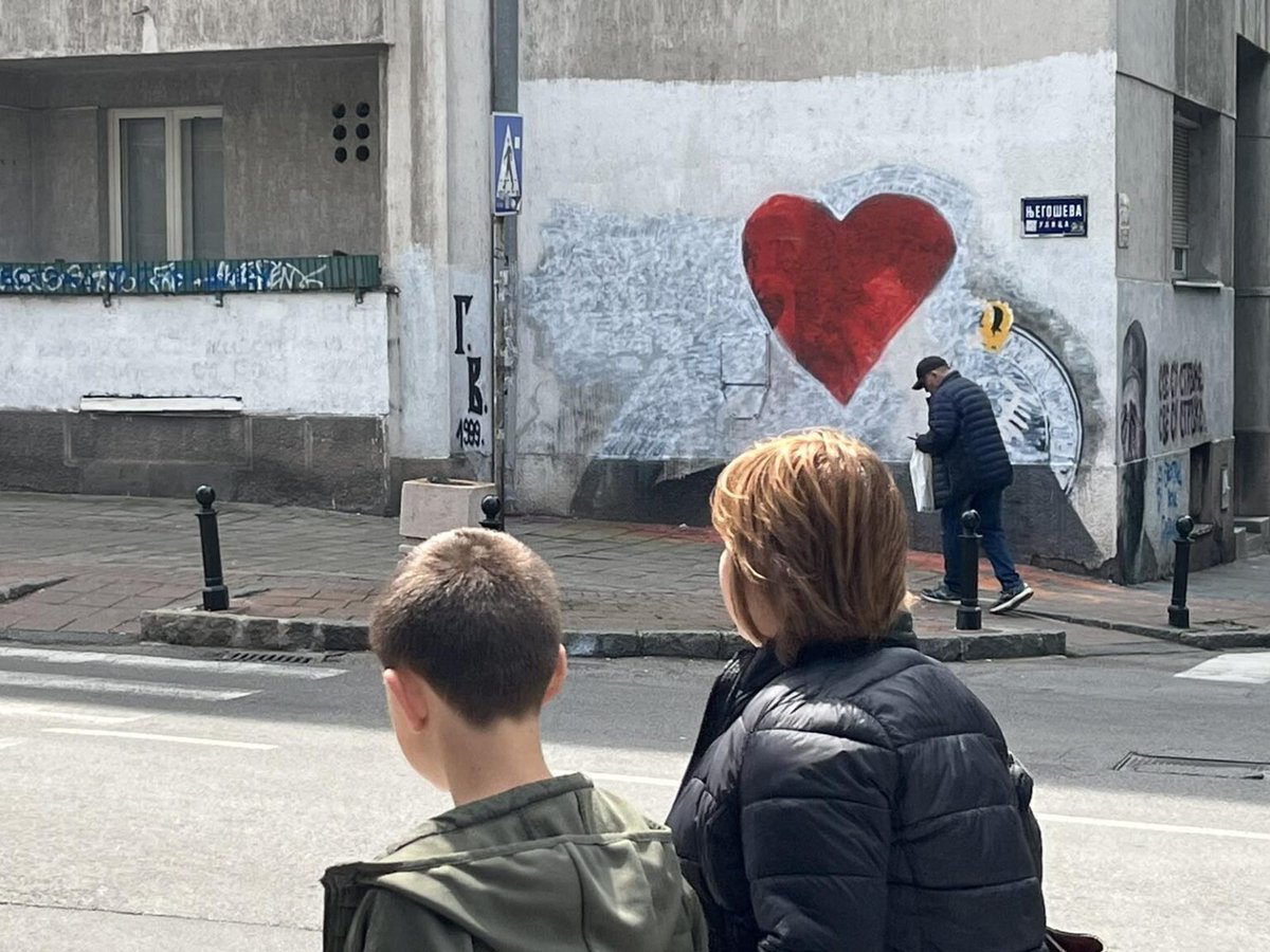 Remoozbg's tweet photo. Đorđe Miketić prekrečio mural sa likom Ratka Mladića!
Veliki respekt.
Za ovo treba biti hrabar.
Ja ne bih smeo, iskreno https://t.co/IrgUOb7O9f