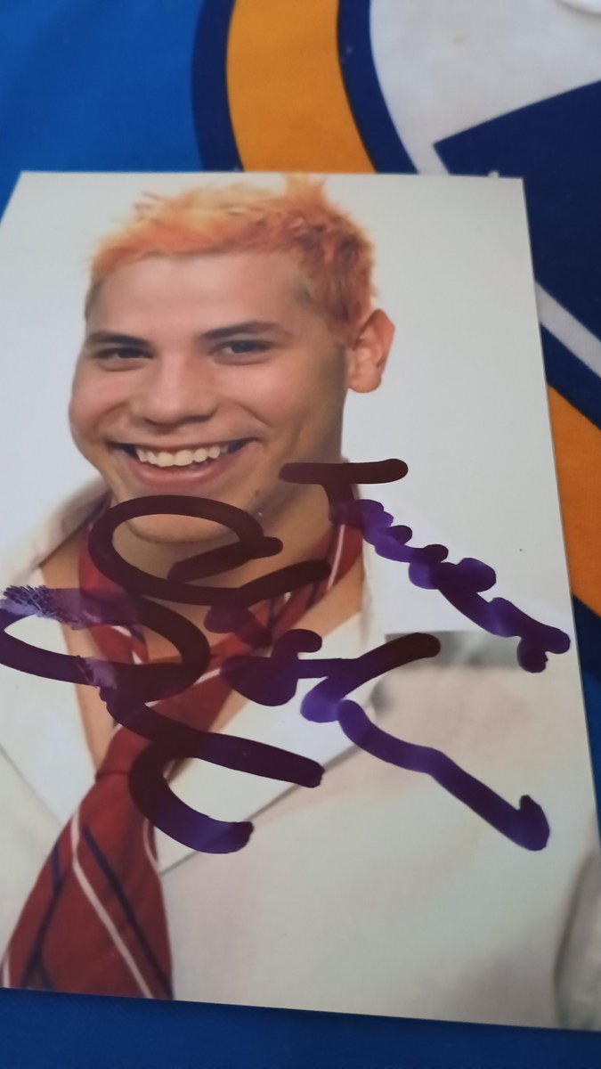 Lauragetafe's tweet photo. De nuevo pude ver a @christiancha y fue muy atento y amable con nosotros nos firmó y se hizo fotos con nosotros conseguí que me firmara y otra foto te amamos pollito https://t.co/99X54Ohpaa