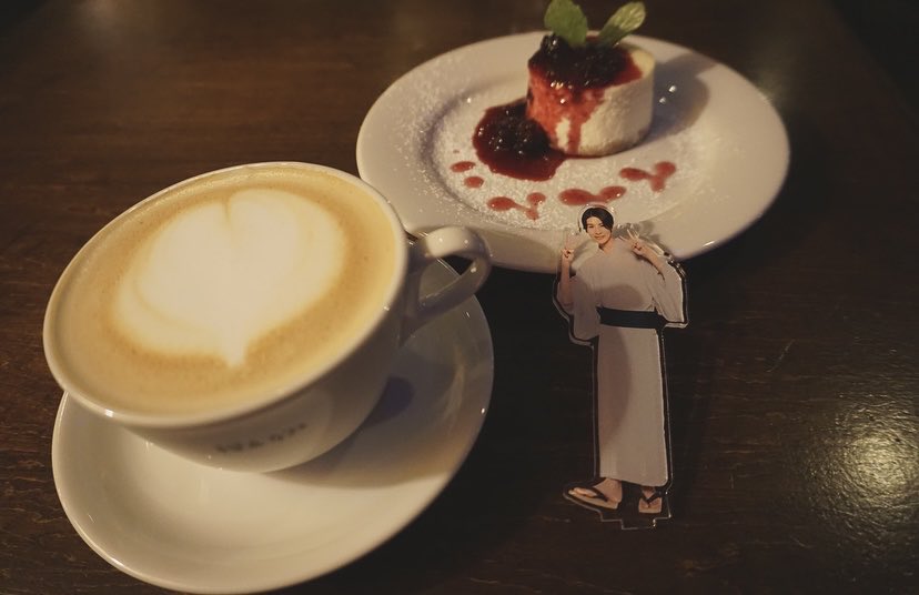 tama0627rau's tweet photo. お江戸に行ったのでラウたんを探せ!しながらのラウ散歩🐾
コンクリートジャングルの中でもラウール映えしていて流石すぎちゃった!
腹ペコリーナで入ったタイ料理屋さんが大当たりで小躍りしました!辛うまー
#EYE03
#EYE07
#ラウール
#ラウール大好き https://t.co/0VWyEf7VYa