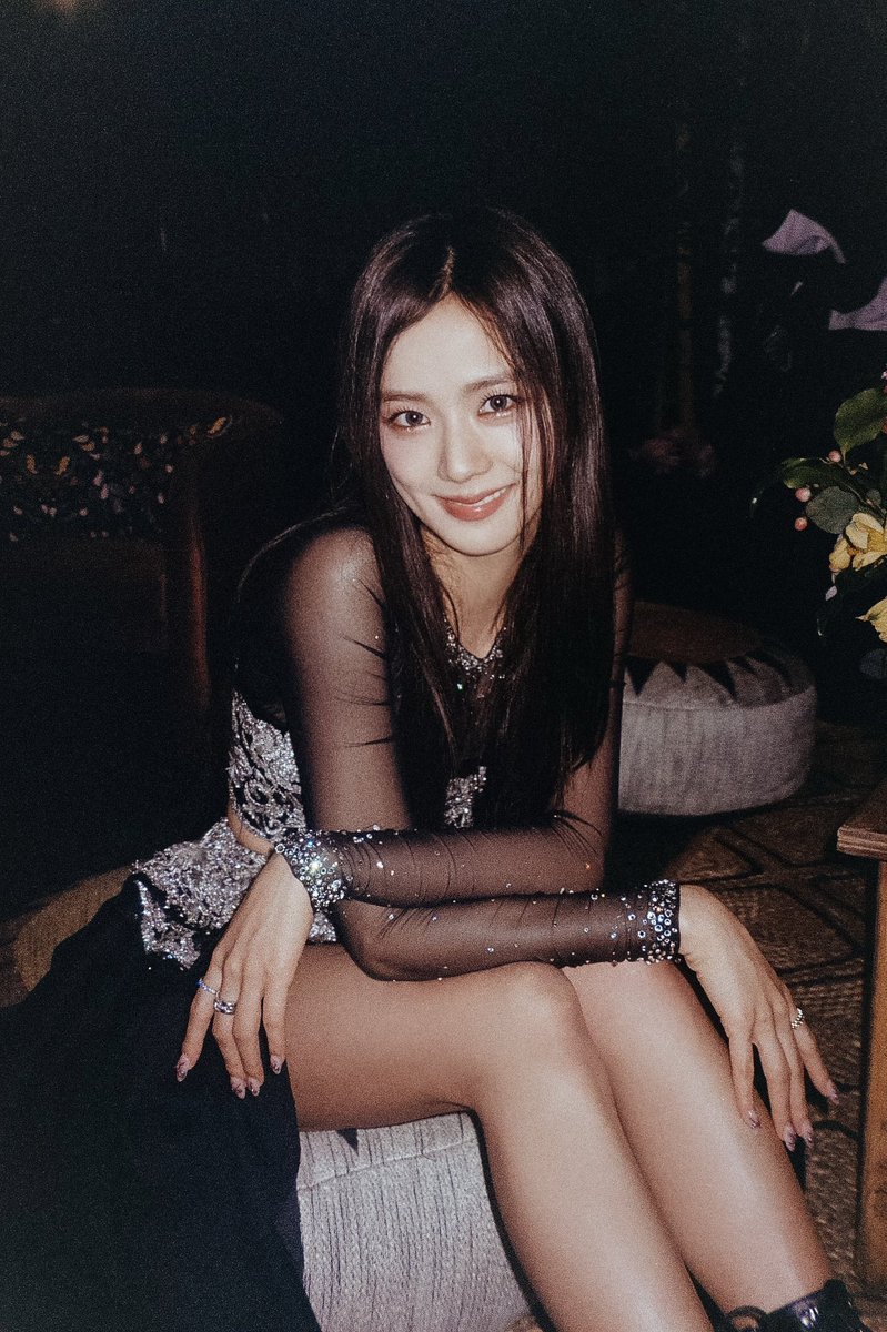 chuarethewan's tweet photo. ChuWeVerse 

#JISOO #FLOWER #ME #지수 #꽃 @BLACKPINK https://t.co/BIVftX6cYt
