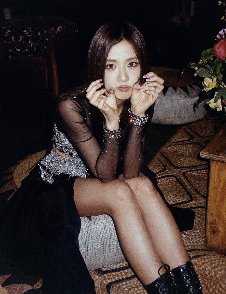 jisoophoric tweet picture