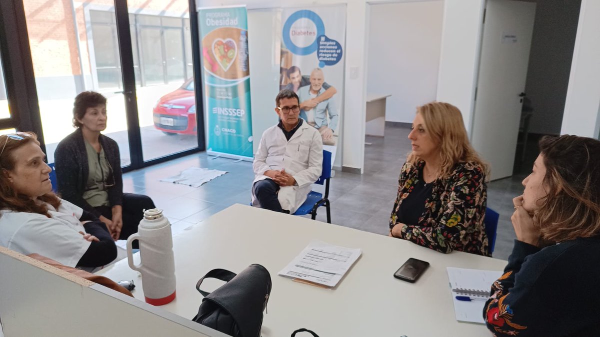 Asistimos con el programa de diabetes al nuevo "Policonsultorio Cero Plus" de #saenzpeña para programar jornadas de salud en forma mensual.
Paola Pellegrini coordinadora del programa junto a la nutricionista Marianela Bercheñi mantuvieron una reunión con el  Dr. Fabián Acevedo.