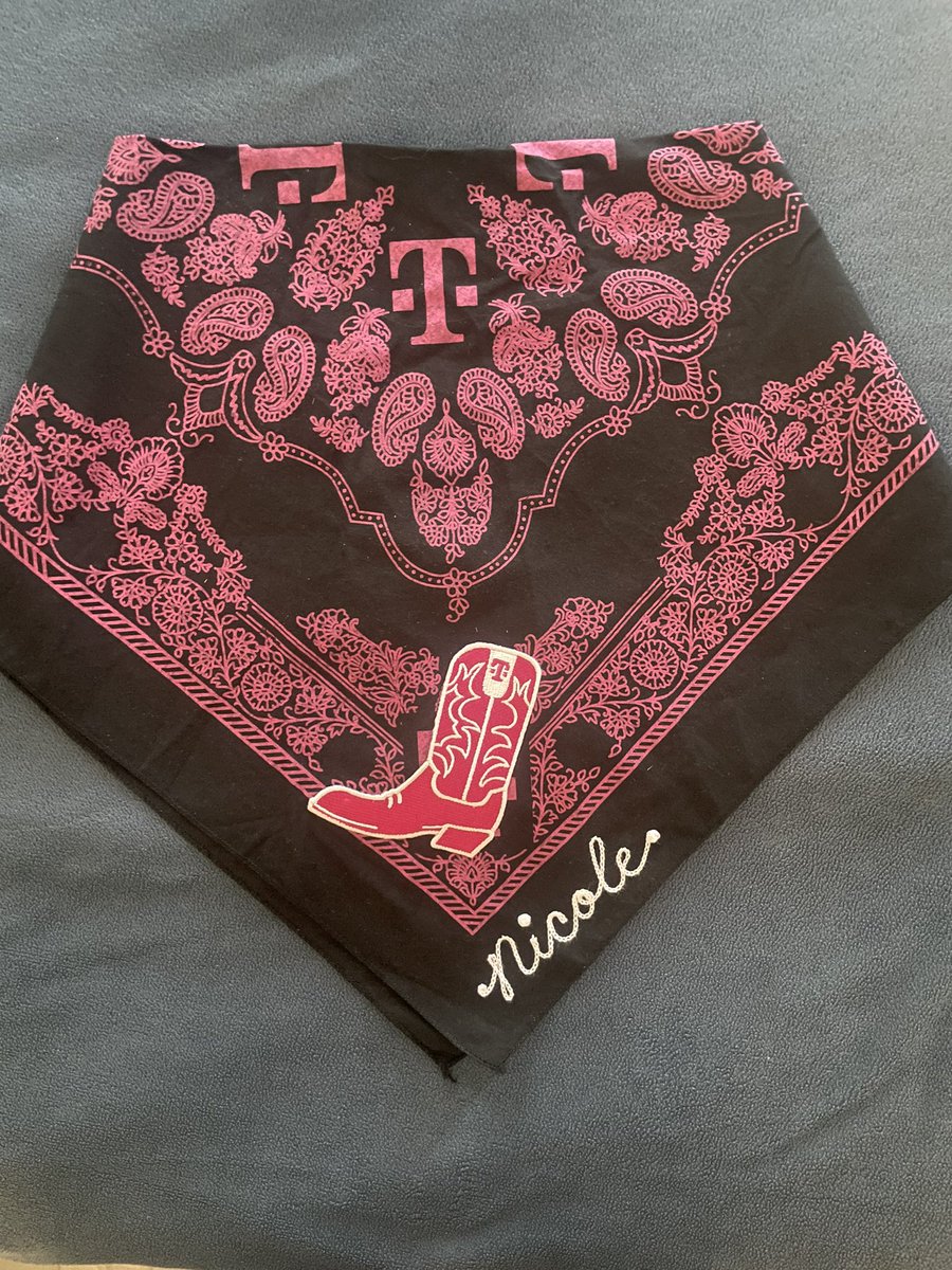 How awesome is my new #TMobile bandana from #stagecoach2023 ❤️❤️❤️❤️❤️❤️❤️
