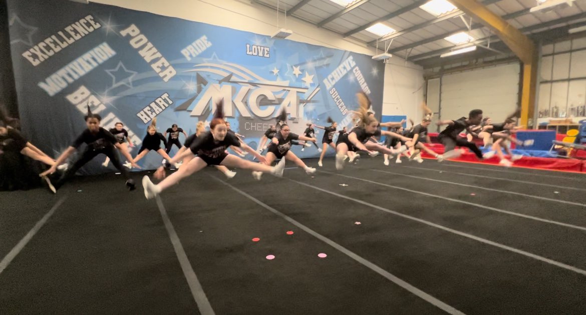 MissWallsDrama's tweet photo. Today Thunder trained at @mkcheerleading , getting the chance to use their amazing facilities. It was invaluable for the team getting to train on sprung floor before Saturday. Keeping pushing Thunder, you’ve got this. @KAKempston @KempstonCheer  ⚡️🎀 https://t.co/RVFaGRTjRB