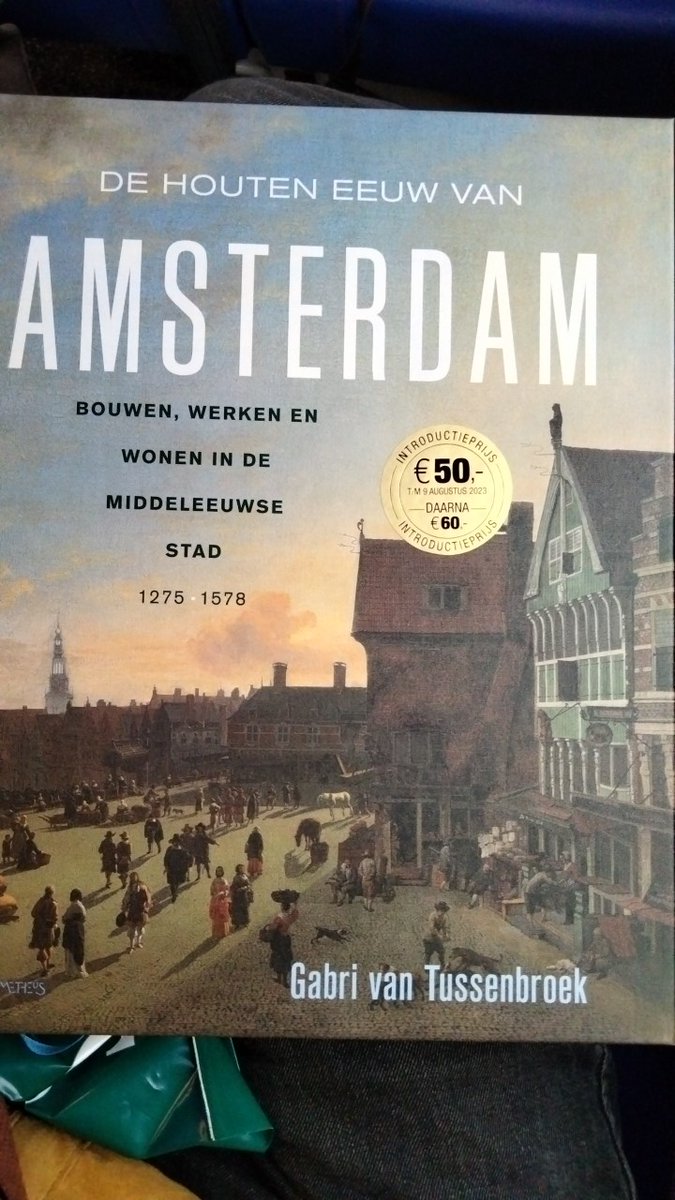 Soms verschijnen er van die langverwachte boeken waarvan je niet kan wachten om je tanden in te zetten. 🥰🥳🥳