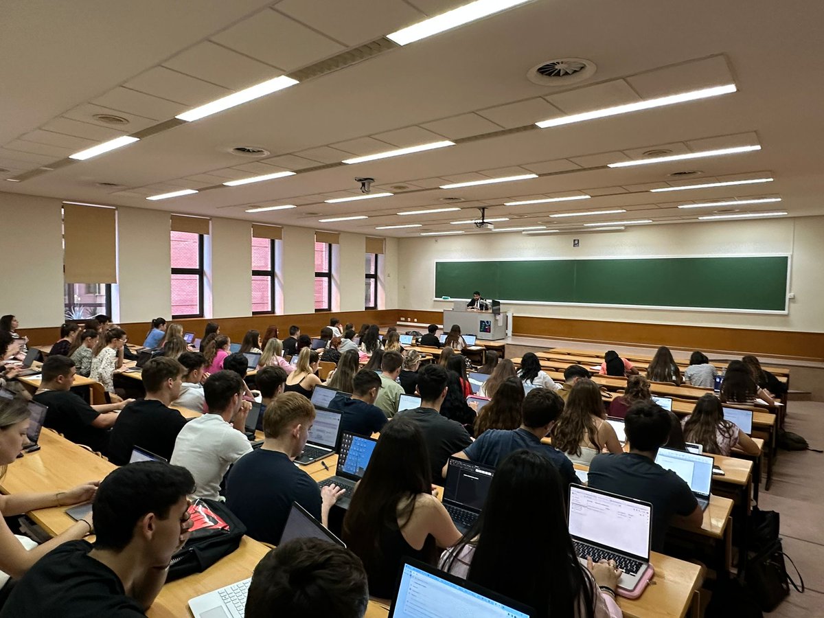 Agradecido por la genial acogida  en Castellón <a href="/FCJE_UJI/">Facultat CC. Jurídiques i Econòmiques UJI</a>,  aprender de su eficiente trabajo, y retomar investigaciones anteriores sobre cuestiones de la Admón.Pública.