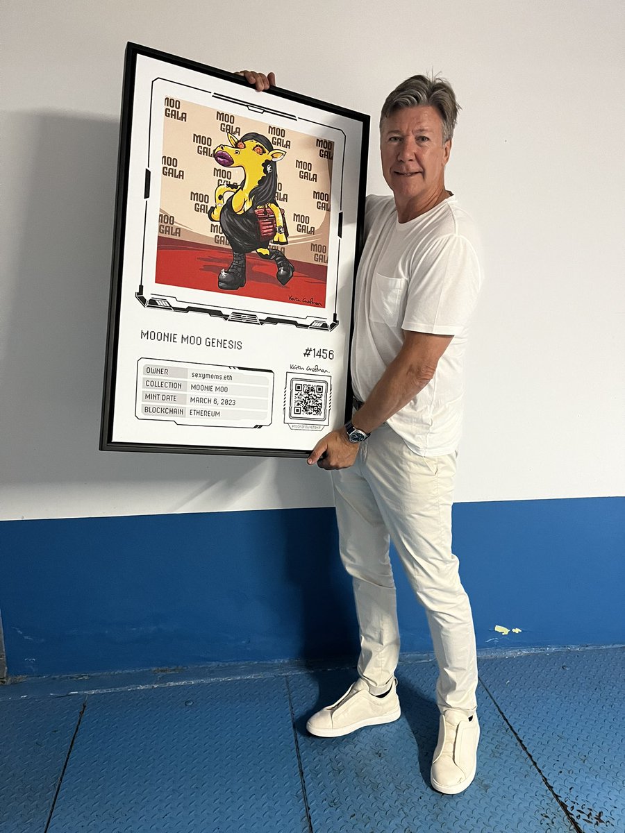 MoonieMooIO's tweet photo. All Golden ‘Moonie Moo’ Framed Canvases have now been signed by the Creator of ‘PAW Patrol’ himself, Keith Chapman and are ready to be sent out to the 10 lucky holders.

Calling on all Golden holders….come get yours! ⭐️🐮✋ https://t.co/Mbvz31IgWQ
