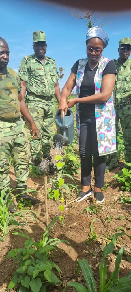 oms_benin's tweet image. Le @CnlsTp dans le cadre des projets @RedisseBenin  et #PPRC en appui à la riposte contre la #COVID19 et financés par la @BM_Afrique  a procédé ce 09 mai à un important reboisement 5⃣0⃣0⃣0⃣plants d'acacia au cœur de la Forêt classée de Ouedo (Abomey-Calavi).