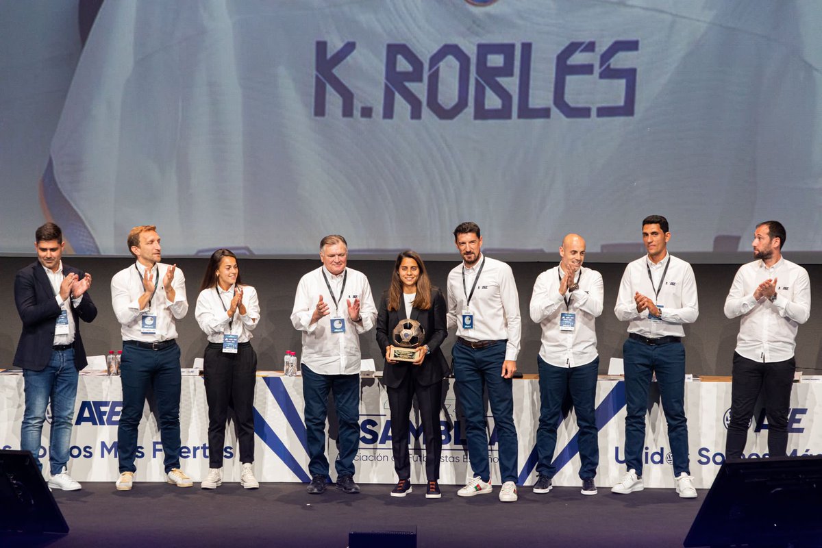 KentiRobles's tweet photo. Gracias @afefutbol por el reconocimiento. https://t.co/2fJBHIYB7W
