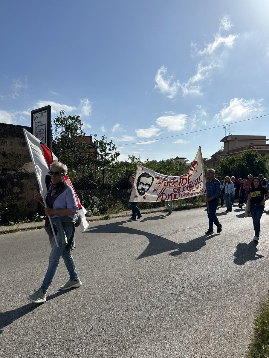 PeppImpastato's tweet photo. Corteo #9Maggio 
Peppino è vivo! 
#PeppinoImpastato https://t.co/azXHaOuFXn