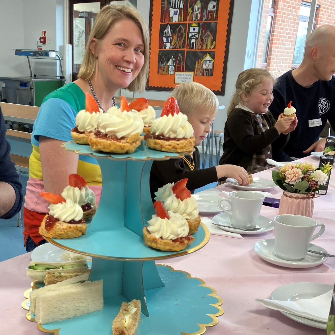 StHilarysSchool's tweet photo. Cream tea and cucumber sandwiches anyone?! What fun for St Hilary's Reception to have a special and very yummy afternoon tea with parents and grandparents.
#sthilarysschool #afternoontea #surreyprepschool #prepreplife #SummerTermFun https://t.co/V6ZMzjLg1d