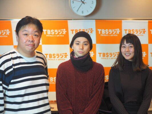 sir_murakami's tweet image. nijiro went to a waldorf school (steiner education). Its aim is to engage head, heart, and hands or thinking, feeling, and doing. He had an unusual growth. He wasn't allowed to use social media or electronic devices: "I hated it at the time, but now i'm glad."🖊
#NijiroMurakami