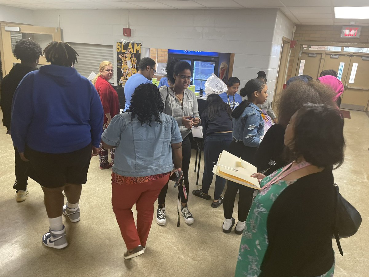 SHowardJCPS's tweet image. Spread the Word #Inclusion campaign @LouisvilleCHS @JCPS_ECE GREAT WORK Mrs. Bryson ❤️💙💛