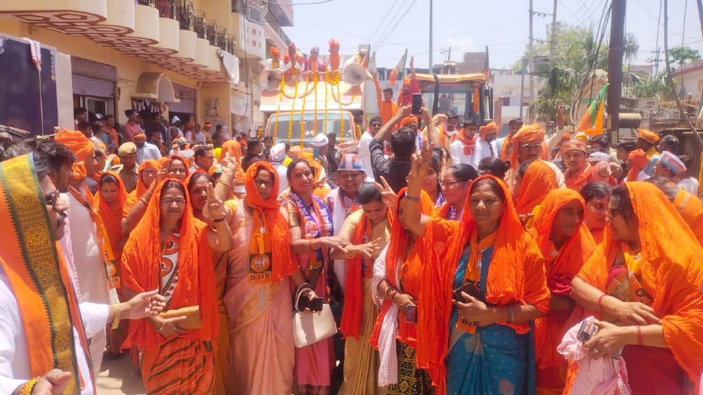 इस अवसर पर <a href="/UPGovt/">Government of UP</a> के मंत्री श्री नंद गोपाल गुप्ता जी, MLA श्री रत्नाकर मिश्रा,MLC श्री विनीत सिंह एवं BJP जिलाध्यक्ष बृजभूषण सिंह भी उपस्थित रहे।