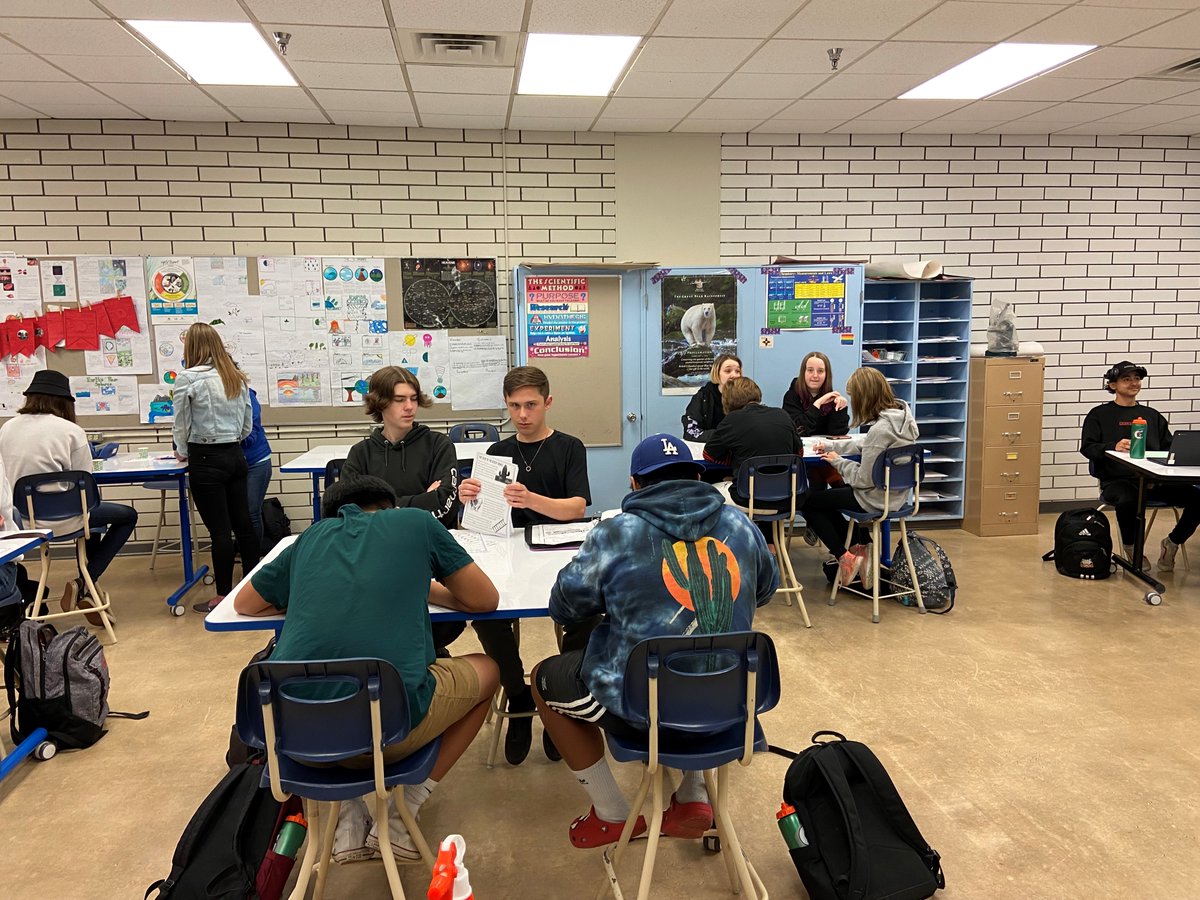 SD23News's tweet photo. Love to see #sd23collaborators in action! #RSS Science for Citizens students spent the morning teaching Rutland Middle Gr. 8 learners about the importance of DNA in forensic science. https://t.co/PQCdKAHCyJ