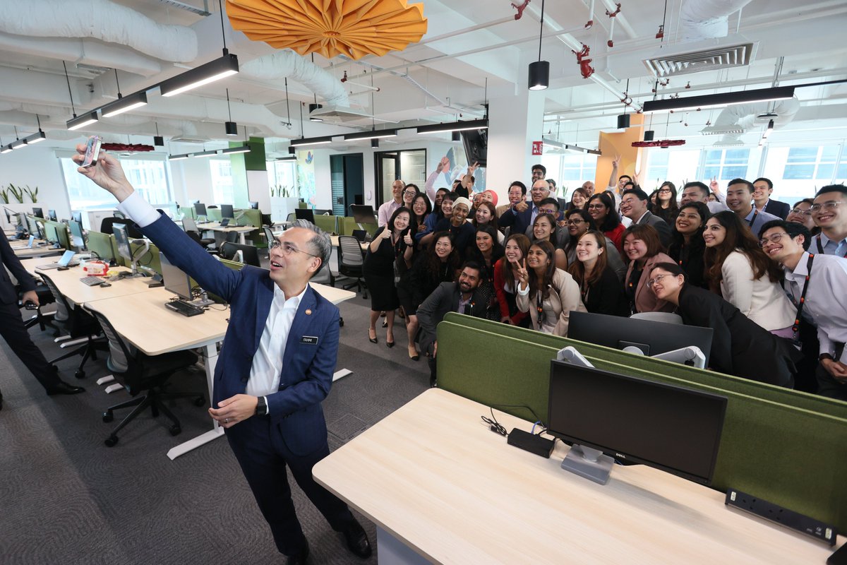 Safdarkhan (@khan_safdar1) on Twitter photo Honored to have Minister <a href="/fahmi_fadzil/">Fahmi Fadzil 🇲🇾</a> and The Ministry of Communications and Digital Malaysia grace the opening of the new #Mastercard office in KL and launch Mastercard Data & Services Hub in #Malaysia, the first in #SoutheastAsia Find out more 👉 lnkd.in/gep6nKbQ Honored to have Minister <a href="/fahmi_fadzil/">Fahmi Fadzil 🇲🇾</a> and The Ministry of Communications and Digital Malaysia grace the opening of the new #Mastercard office in KL and launch Mastercard Data & Services Hub in #Malaysia, the first in #SoutheastAsia Find out more 👉 lnkd.in/gep6nKbQ