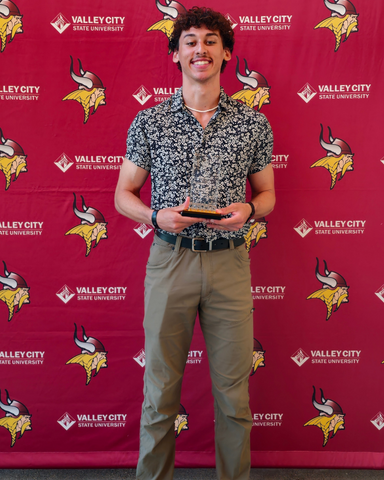 VCSUXCTF's tweet photo. 🏆 VCSU Athletics Awards 🏆

Thrilled to share that Taylor has been named Women's Athlete of the Year, and Jaiden as Men's Newcomer of the Year!

A huge thank you to our seniors for their invaluable contributions to the program, on and off the track.

#WeAllRow #KeepItSimple https://t.co/EY4fybSxjo