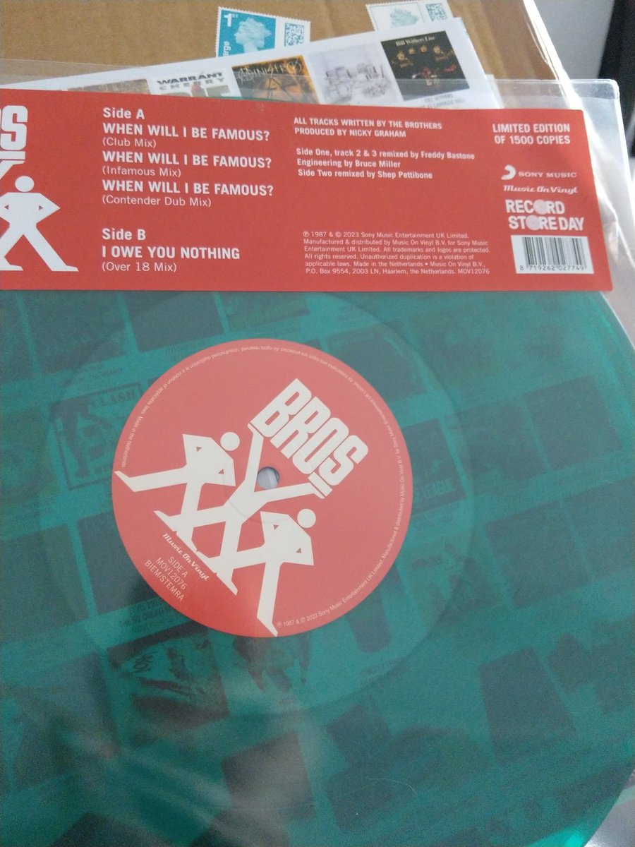 trainersandtutu's tweet photo. Happiness today,  my daily positivity, my thing to smile about is the safe arrival of a piece of limited edition green, transparent vinyl from #rsd2023  #whenwillibefamous #wwibf #mg #bros #music #vinyl @mattgoss @RobFergOfficial @MrAndyCopping time for another Bros gig???😍 https://t.co/OuEMkzWyLK