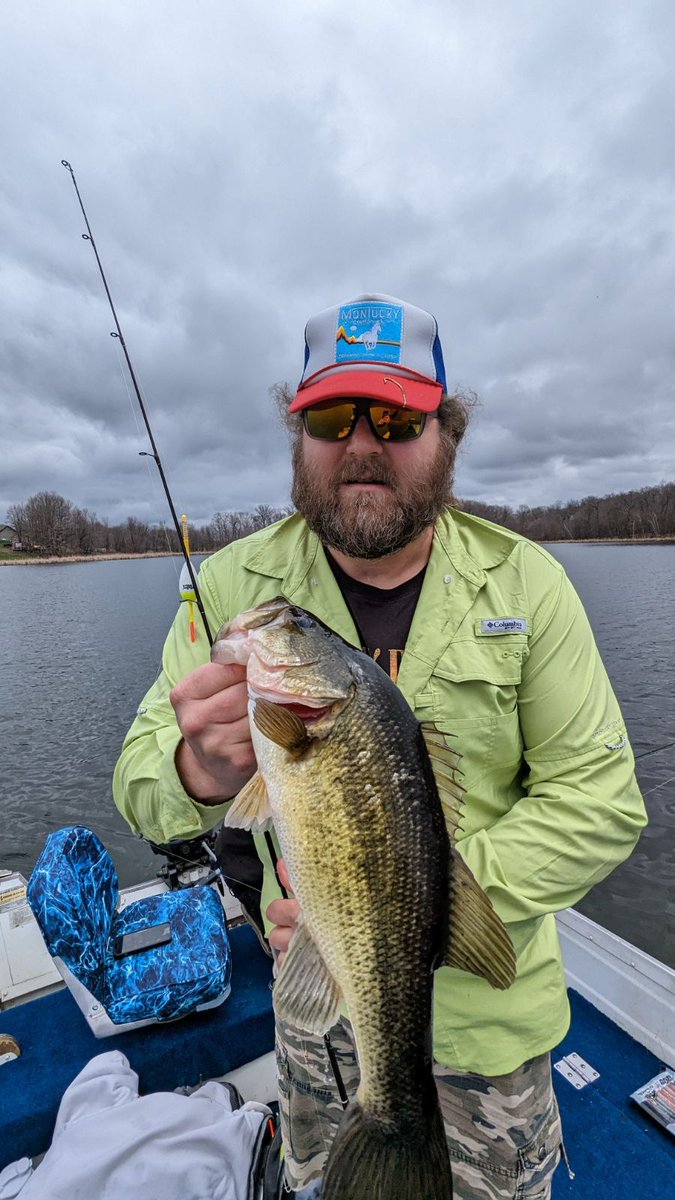 Brzrkrfishing's tweet photo. The bass kept getting in the way but we eventually found the crappies @PunkChef2 @NickEllwanger https://t.co/37aQMTfM5o