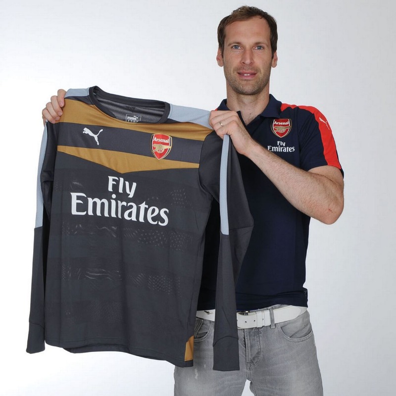Gunnersc0m's tweet photo. 8 years ago today, Petr Cech signed for The Arsenal ✍🔴

Sum up his time at the club using 5 words or less 👇
