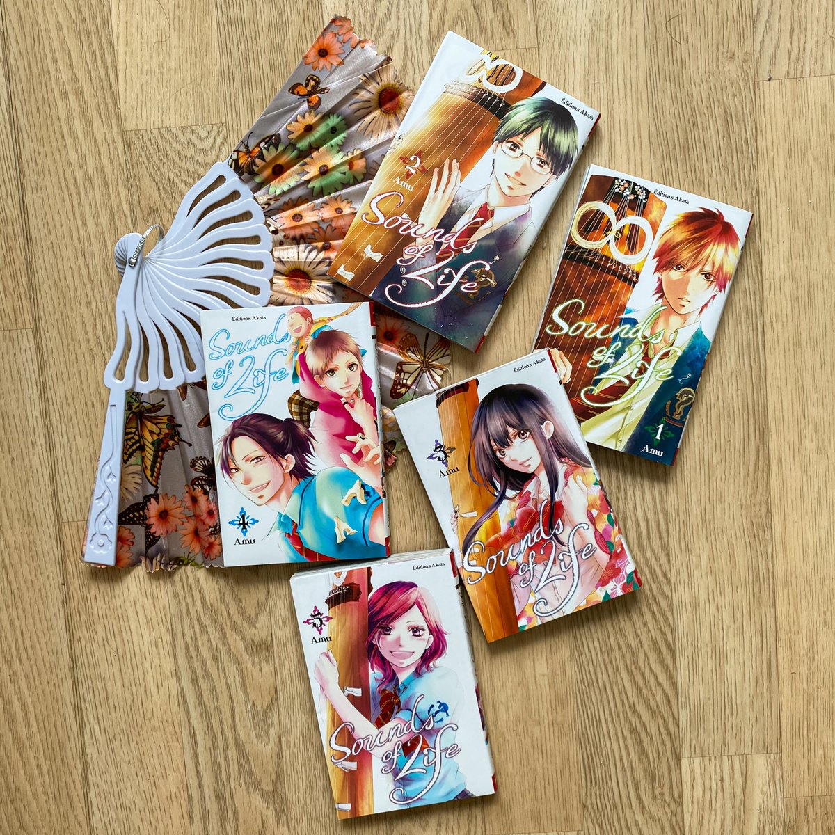 AKATAmanga's tweet image. Petit à petit, "Sounds of Life" fait sa place dans vos librairies ! Déjà cinq tomes de cette série sont disponibles en français. Avez-vous déjà succombé ?
Défi du jour : êtes-vous capable de parler du manga sans spoil ?
#soundsoflife #konoototomare