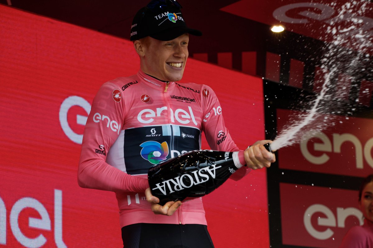 picnicpostnl's tweet photo. A special day for @andreaslek and the team as he moves into the Maglia Rosa! 💖

We couldn't be more proud 🥹

#KeepChallenging #Giro https://t.co/PSyyRmBj9v