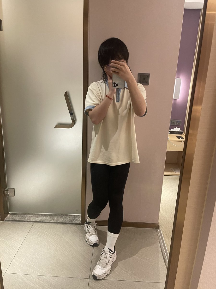 Blueqinghua's tweet photo. 武汉真的是一个令人喜欢的城市鸭！！！
#日常生活 #紧身裤 #日常穿搭 https://t.co/sK52qPXEWa