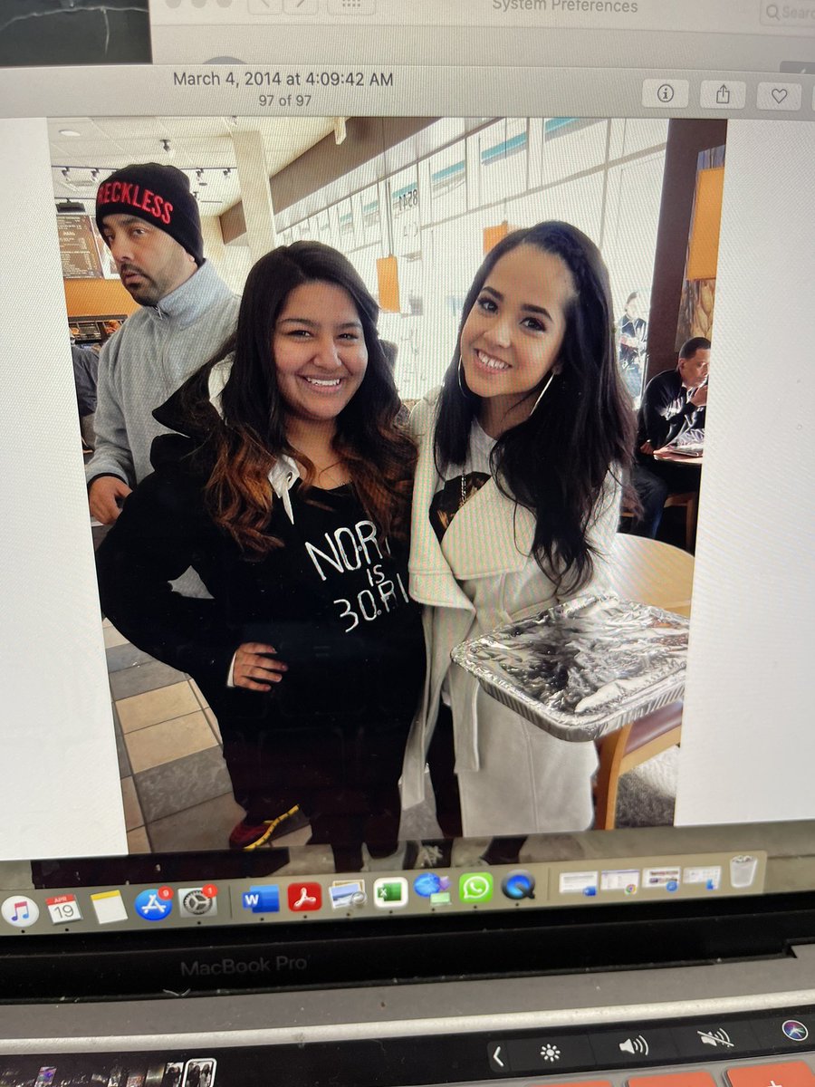 jmcamacho97's tweet photo. Throwback to when i met Becky in 2014 at Panera when she was an opening act and now she is finally headlining!!! Super excited💖 @iambeckyg https://t.co/tvQIhoT95z