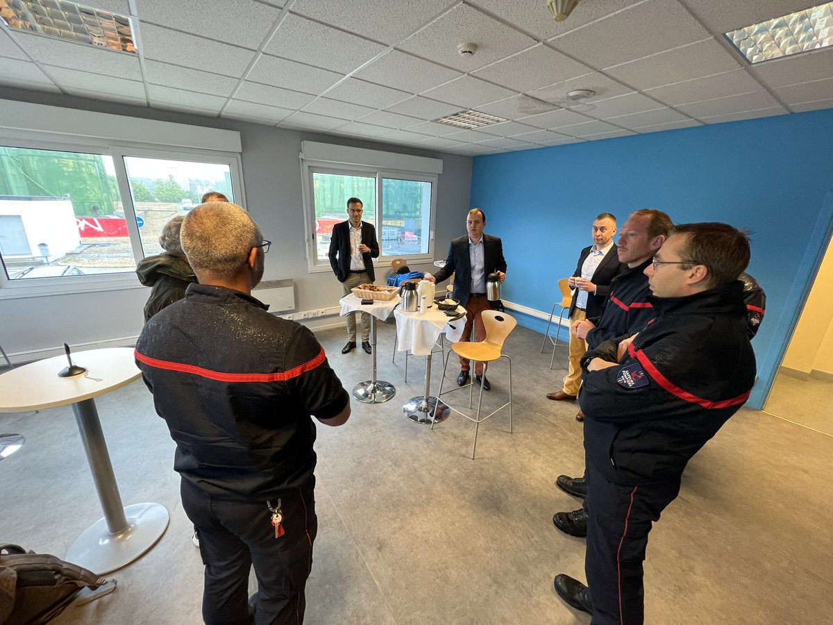 sdis27's tweet image. 1/2
Aujourd'hui, le colonel HC Ducouret et l’équipe des formateurs caisson accueillaient sur le site du @Groupe_CNPP , @simonbabre @Prefet27 son Directeur de cabinet, et @LehongrePascal President du CASDIS au caisson #FlashOver pour un brûlage d'observation et de démonstration…