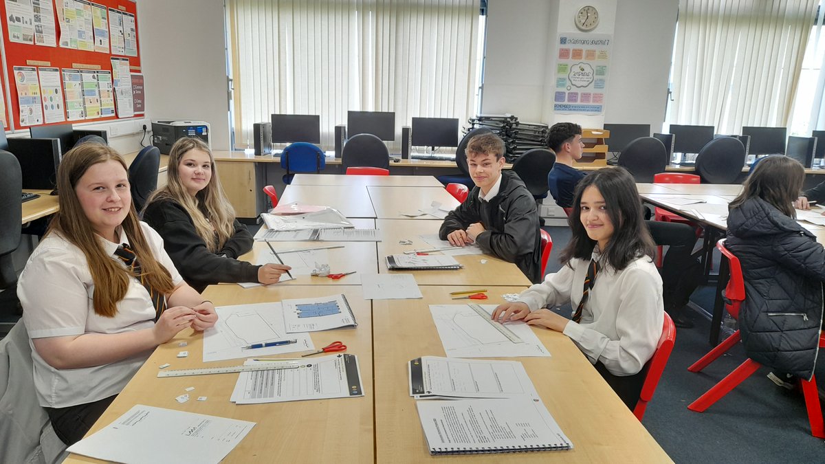 ashleighscot's tweet image. We cant believe that&apos;s us into our 3rd week of #CPP2023 ..Thanks to #architect @TashHouchin from @lma_architects for coming along to @Belmont_DT this morning to talk about regulations within the industry &amp;amp; help students design their site plan 🏡

@DYWAyrshire  | @AyrshireColl