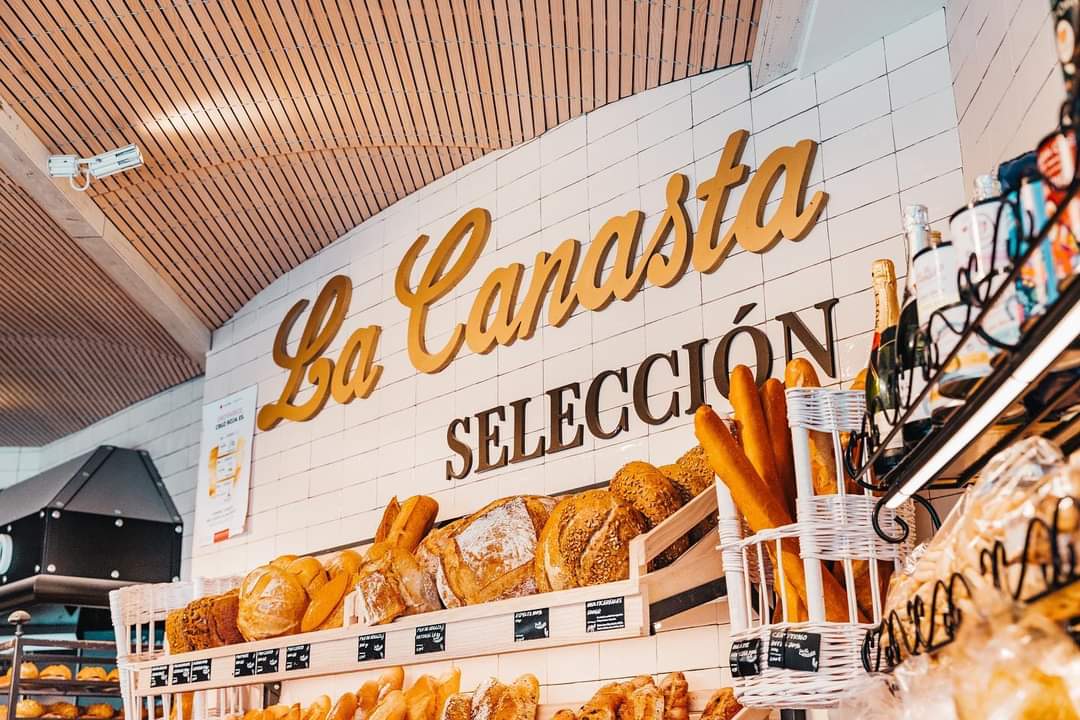 Rico pan crujientito, recién Horneado🥖
Para desayunar o para almorzar, elige tu momento para disfrutar de este manjar🧡.

#LaCanasta #Malaga #Sevilla #Mayo #pan #Bread