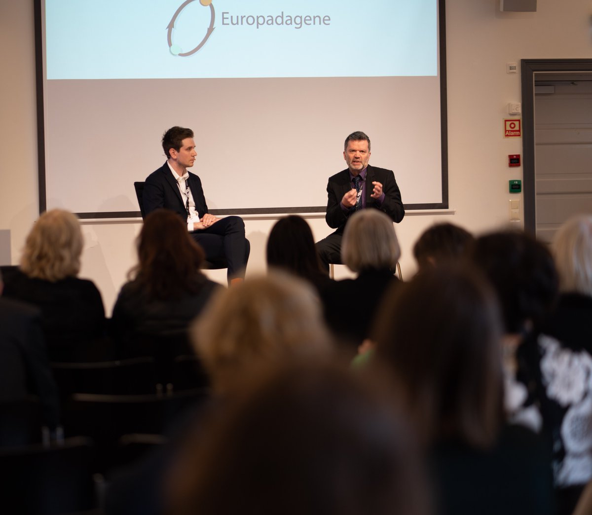 Thank you, Davyth Hicks, <a href="/EUROLANG/">EUROLANG</a>, for a stellar intervention at #Europadagene2023. 🇪🇺🇳🇴

Fascinating to hear your and ELEN's perspective on language identity issues and how you promote these interests in Europe!