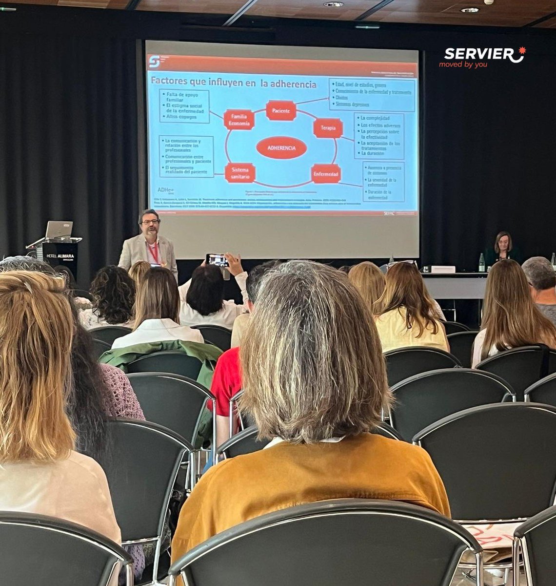 EspanaServier's tweet photo. 👋 ¡Hola, Barcelona!

Continuamos con las #JornadasSEFAC en las que participamos en el simposio "Dispensando Adherencia".

🥼 Necesitamos concienciar al #farmacéutico sobre la falta de #adherencia durante la dispensación. @SEFAC_aldia

¡Gracias por contar con Servier! https://t.co/5ZKWuMQM8q
