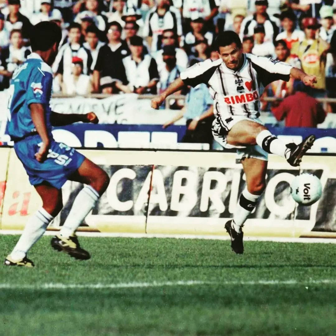 La Batalla.

09 de Mayo de 1999.

#MTY #AlientoTotal #DivinaAD #RayadosEsPasión #1999 #Batalla #Recuerdos #Tec #AzulYBlanco #RayasLocura #LosNúmero1 #ViejaEscuela