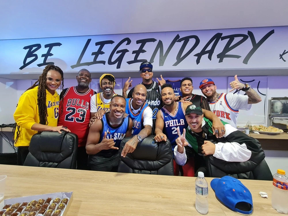 ZonaSuburbana's tweet photo. Cabal participa de gravação de DVD do Rodriguinho na NBA com Delacruz, Belo, Péricles, Thiaguinho, Pregador Luo e mais
#Belo #Cabal #Delacruz #Péricles #PregadorLuo #Rodriguinho #Thiaguinho
🔽Matéria completa acesse🔽
https://t.co/BaYaC65hv9 https://t.co/X0Kczydus0