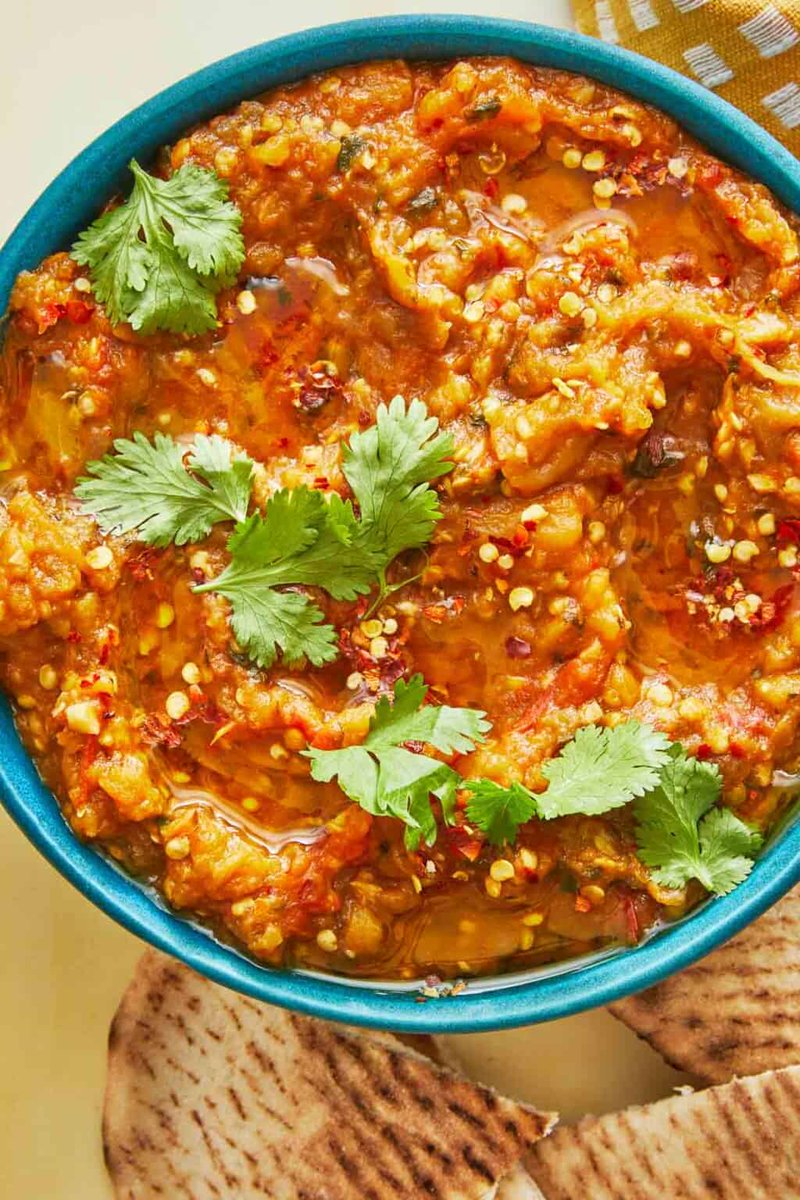 ChowSupport's tweet photo. Did you know that Zaalouk is a traditional Moroccan salad made of cooked eggplant and tomatoes with a blend of spices?
It's a delicious and healthy way to enjoy vegetables in African cuisine. 🍆🍅
#zaalouk #Moroccanfood #Africancuisine https://t.co/h7qaRdXdBL