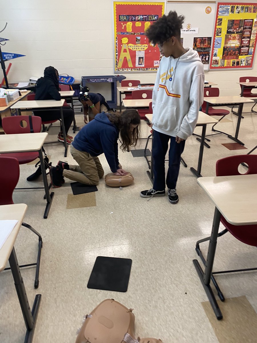 MrRoseKnows's tweet photo. 9th grade students learning and practicing CPR! Thank you Mrs. Kemphaus for letting me commandeer your classroom today!  @NCHCitySchools #StayingAlive #TrojanPride https://t.co/iIwADMuSbl