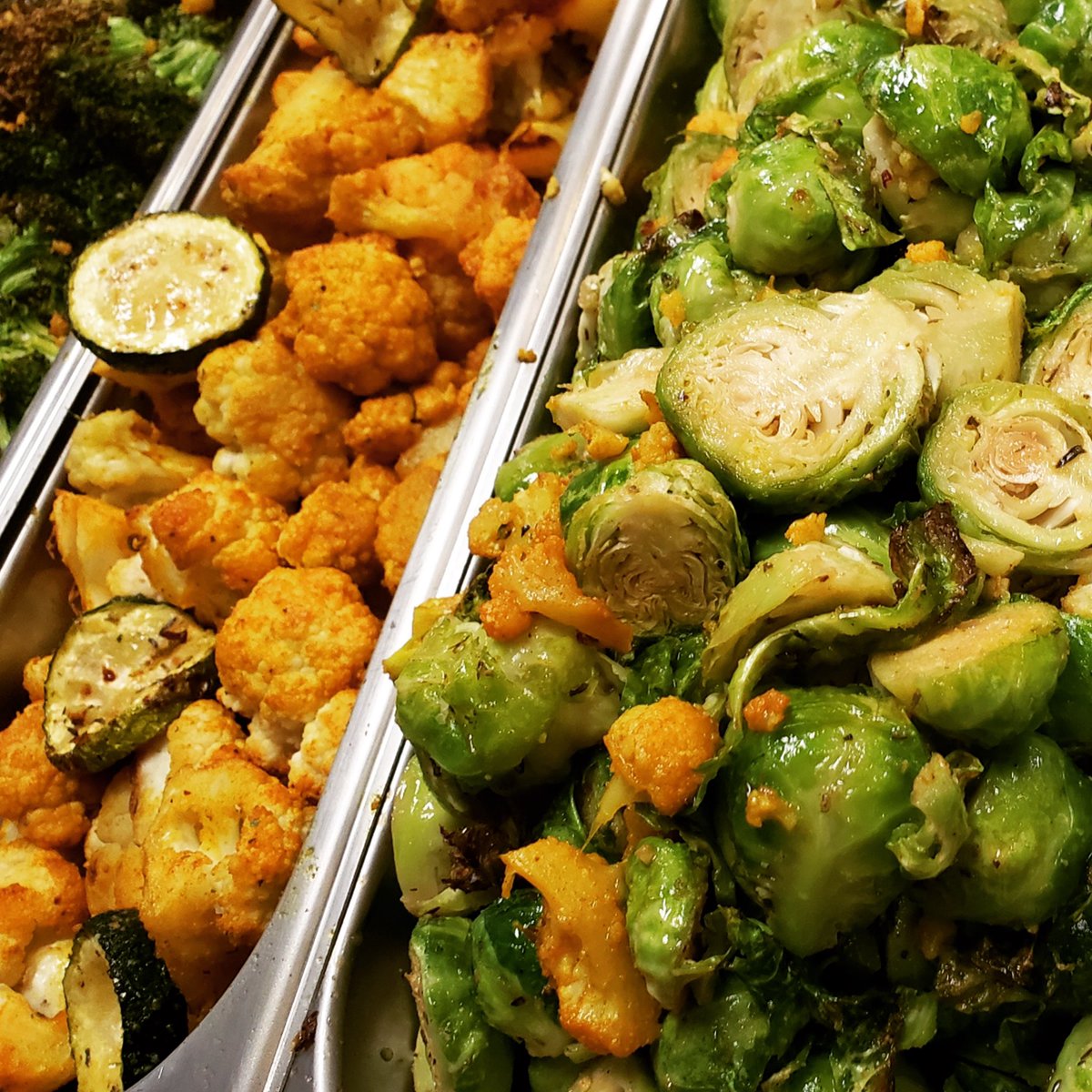 CURRY UP and eat your veggies! Shown here Roasted Brussels Sprouts and Curry Cauliflower. Healthy and Delicious 💯
.
.
.
#vegetarian #vegan #curry #veggies #healthyfood #lunch #schoollunch #healthymeals #students #cafeteria #schoolfood #gnam #forkyeah #bestfoodfeed #foodblogeats