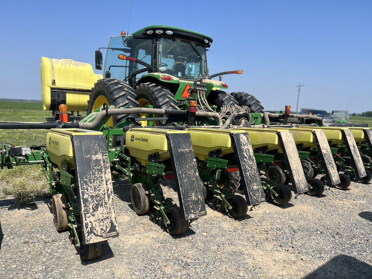 CountyUaex's tweet photo. Planting a cotton variety/ plant population study with Brantley farms. https://t.co/EVZwl8H0aU