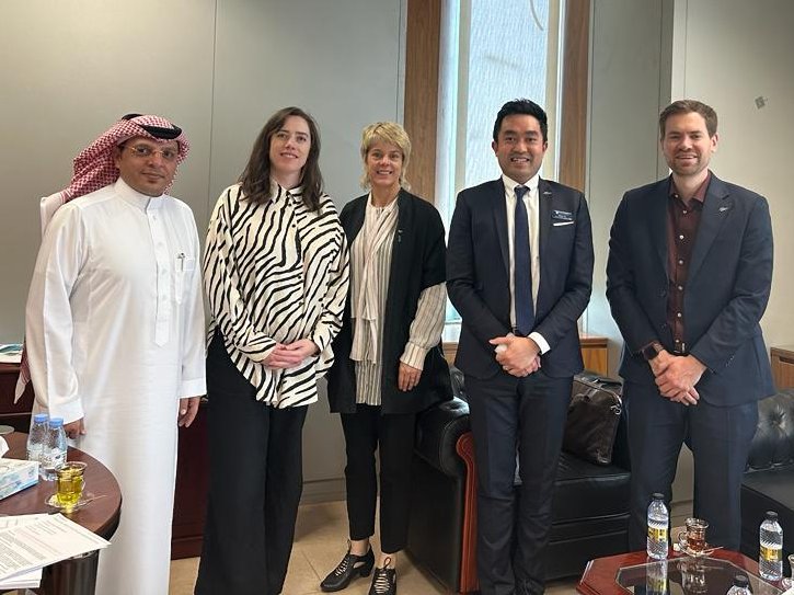 الدراسة في نيوزيلندا (@studyinnz) on Twitter photo Thanks to the Saudi Ministry of Education and Princess Nourah bint Abdulrahman University for warm discussions with the New Zealand education delegation in Riyadh.
<a href="/MasseyUni/">Massey University</a> <a href="/waikato/">The University of Waikato 🎓</a> <a href="/_PNU_KSA/">جامعة الأميرة نورة</a> #studywithnewzealand Thanks to the Saudi Ministry of Education and Princess Nourah bint Abdulrahman University for warm discussions with the New Zealand education delegation in Riyadh.
<a href="/MasseyUni/">Massey University</a> <a href="/waikato/">The University of Waikato 🎓</a> <a href="/_PNU_KSA/">جامعة الأميرة نورة</a> #studywithnewzealand