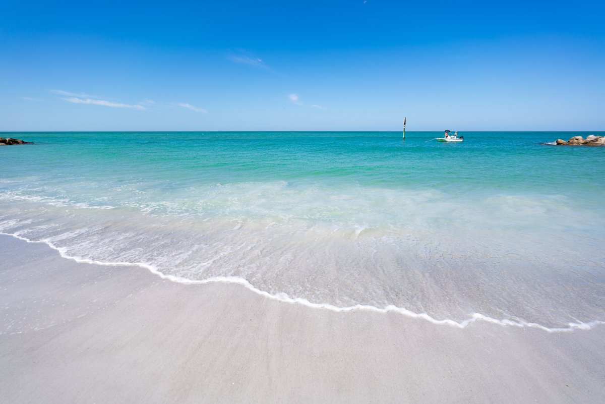 Meanwhile, at Upham Beach... 😍 Have you ever visited this hidden gem located on the northern most tip of award-winning St. Pete Beach? ☀️🌴🏖️ #UphamBeach #Florida