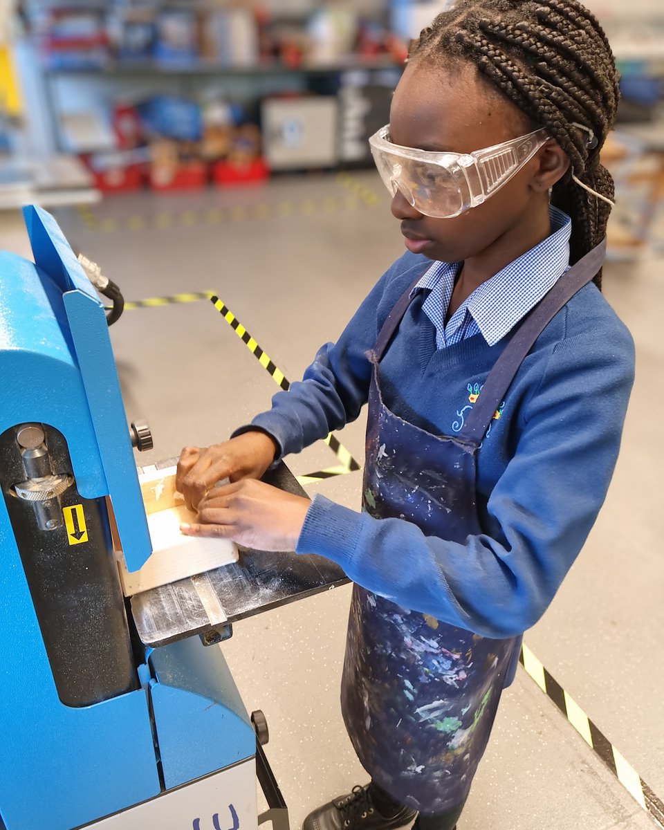 Aschshackney's tweet photo. Our #Yr7 students are developing creative #arts ( #3Ddesign ) skills as they explore the world of tools and equipment in the #3Dworkshop.
Using the belt sander, our students gently sanded down their lovely jewellery boxes. The results are fantastic!
#Hackney #School #Students https://t.co/PXlBAI0I42