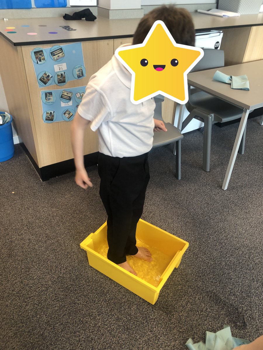 Euler_Academy's tweet photo. #ChestnutClass loved role playing in RE today. We learned all about how Muslims are welcomed into the Mosque and practiced it for ourselves. Our favourite part was washing our feet. "It made me feel fresh and clean." said one pupil. https://t.co/Osjk0FMc6i
